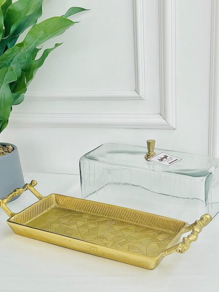 مضيفة نحاس مع يد طويله