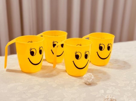 طقم 4 كاسات بلاستيك