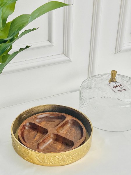 مضيفة نحاس وخشب هندي مقسم