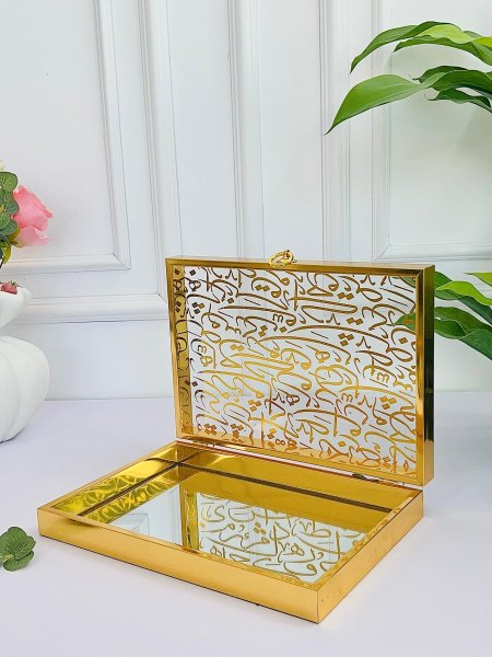 مضيفة رسم كتابه زجاج