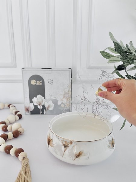 مضيفة معمول بورسلان