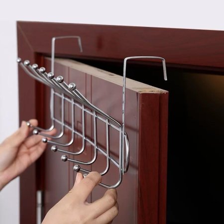 علاقةً ملابس تعليق نورستة