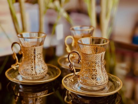 طقم 6 كاسات 6 صحن قرفة وشاي